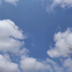 雪山的蓝天白云